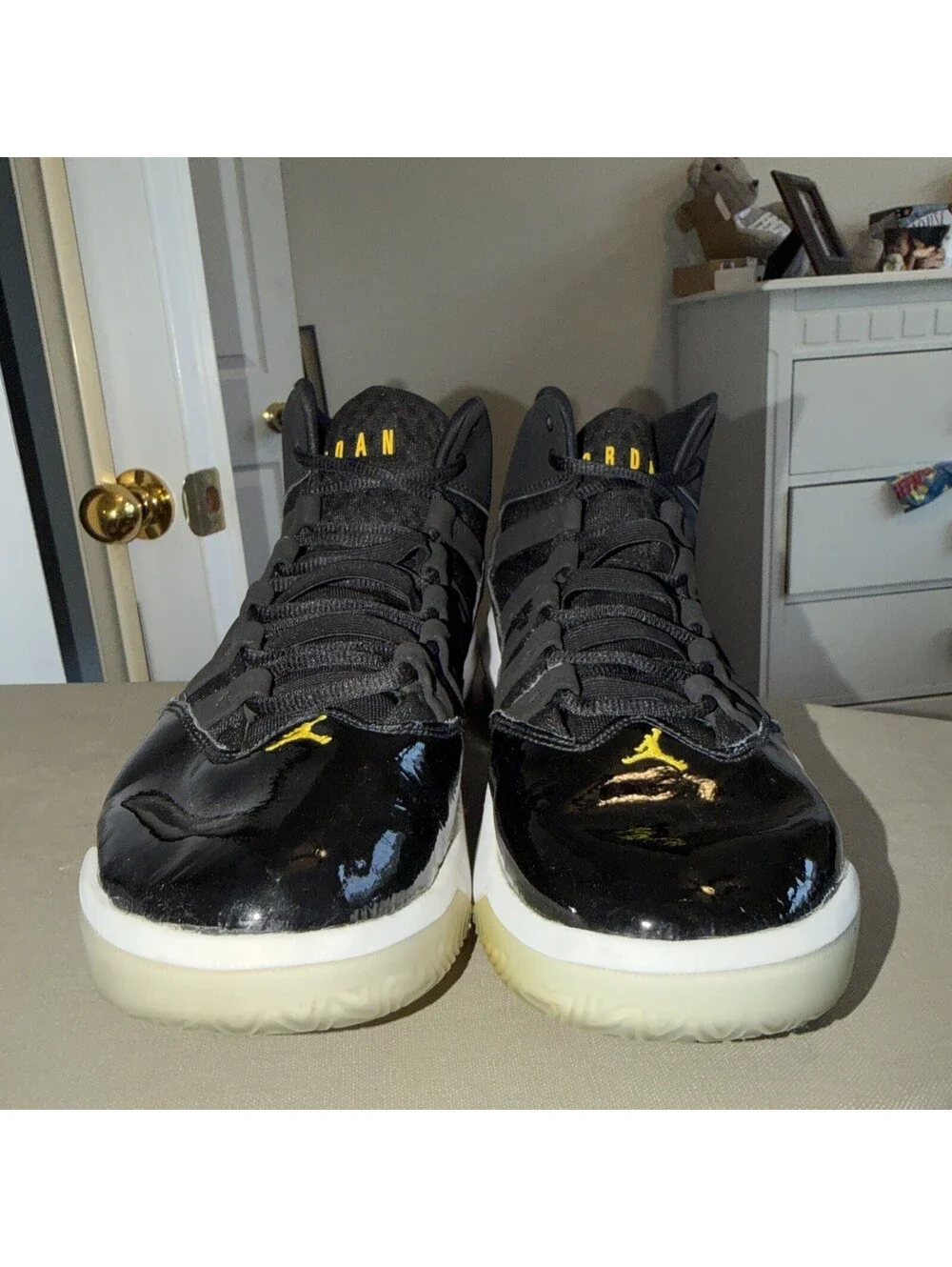 Jordan Max Aura Black/University Gold-White Sneakers Size 12